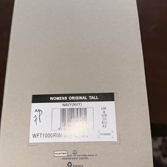 Hunter Women’s Original Tall Navy Rain Boot. - Picture 6 of 9